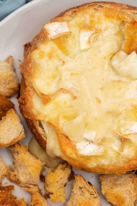 Brie Cheese Bread Bowl Recipes, Brie Bread Bowl Baked, Brie In Bread Bowl Baked, Baked Brie In Bread Bowl, Baked Brie Bread Bowl, Appetizer Brie, Brie Bread, Barbie Foods, Sourdough Boule