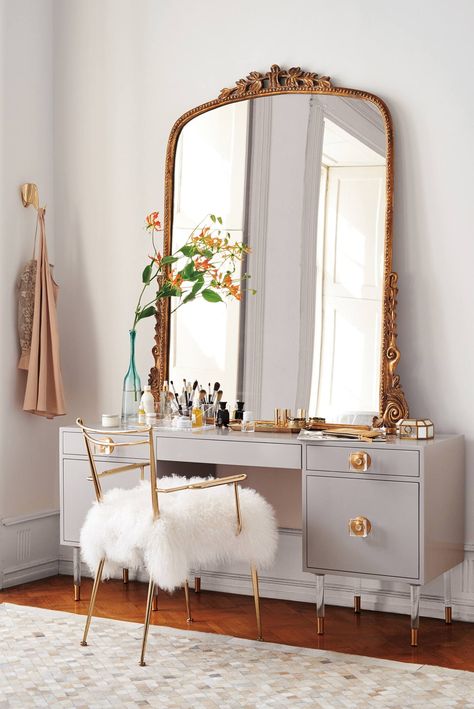 For the Beauty Room: 10 of our Favorite Modern Makeup Vanity Tables — Annual Guide 2016 Vanity Ideas Bedroom, Luxurious Vanity, Mirror Area, Primrose Mirror, Modern Makeup Vanity, Vanity Ideas, Vanity Room, Anthropologie Uk, Bedroom Vanity