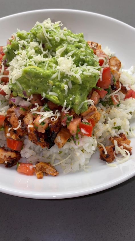 Burrito Bowl Aesthetic, Chipotle Bowl Aesthetic, Chicken Chipotle Bowl, Homemade Chipotle Bowl, Chipotle Bowl Recipe, Chipotle Corn Salsa, Healthy Eating Menu, Chipotle Corn, Chipotle Chicken Bowl