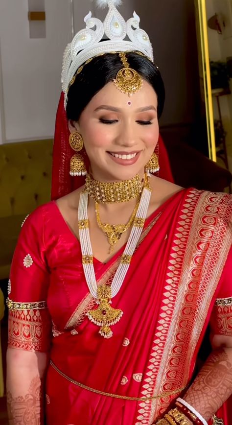 Bengali Jewellery Design, Bengali Bride Haldi Look, Bengali Bridal Jewellery Gold, Bengali Bridal Look, Bengali Bride Reception Look, Bengali Marriage, Kolkata Wedding, Bengali Jewellery, Draping Styles