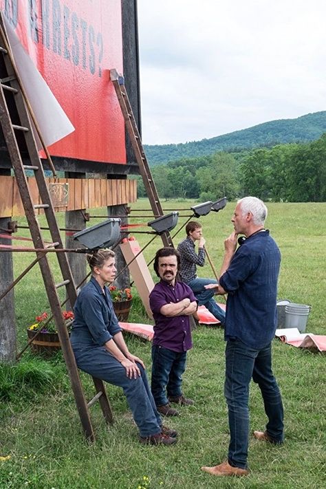 Frances McDormand, Peter Dinklage and Martin McDonagh on the set of “Three Billboards Outside Ebbing”. https://t.co/LjD58pOz9m Three Billboards Outside Ebbing Missouri, Loving You Movie, Frances Mcdormand, Martin Mcdonagh, Peter Dinklage, Silver Screen, Hd Movies, Movie Night, Cinematography