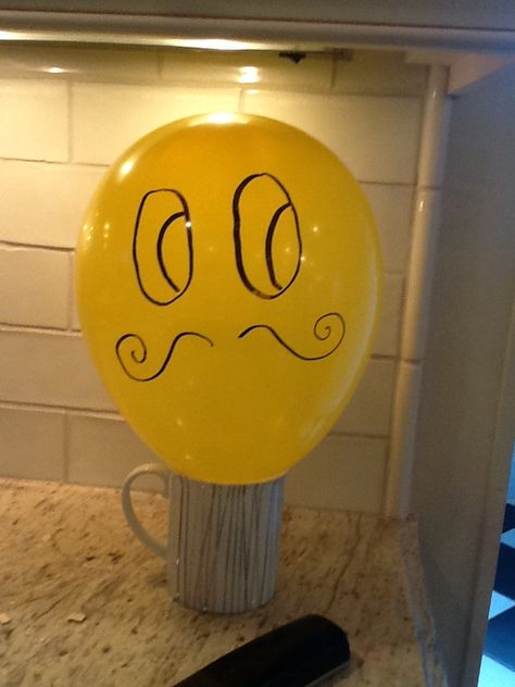 Draw faces on balloons with sharpie!!!! Drawing On Balloons Ideas, Funny Faces To Draw On Balloons, Funny Faces To Draw, Faces To Draw, How To Draw Balloons, Balloon Face, Draw Face, Draw Faces, Balloon Pictures