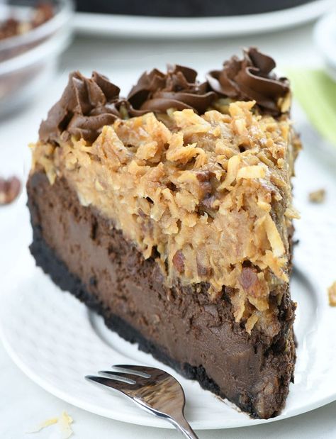 German Chocolate Cheesecake, Creamy Chocolate Cheesecake, Oreo Biscuits, Pecan Topping, Chocolate Cheesecake Recipes, Coconut Pecan, Oreo Crust, Roasted Pecans, Chocolate Cheese