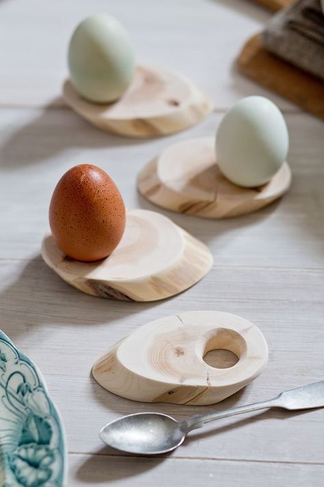 Juniper Wood, Wood Eggs, Wooden Kitchen Utensils, Hemma Diy, Egg Holder, Egg Cups, Wooden Kitchen, Wood Slices, Wooden Crafts