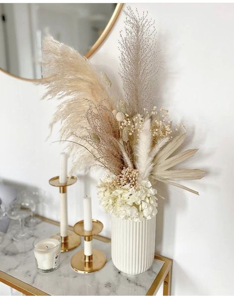 Pampas Wreath, Flowers And Candles, Deco Boheme Chic, Eternal Roses, Pampas Grass Decor, Pampas Gras, Deco Floral, Dried Flower Arrangements, Living Room Decor Apartment