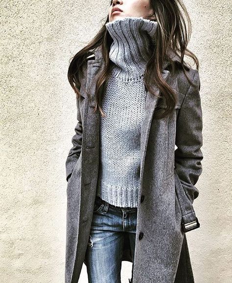 Grey on grey jacket Looks Jeans, Gray Coat, Winter Fashion Outfits, Fall Winter Outfits, Outfits Casuales, Look Fashion, Autumn Winter Fashion, Everyday Outfits, Chic Outfits