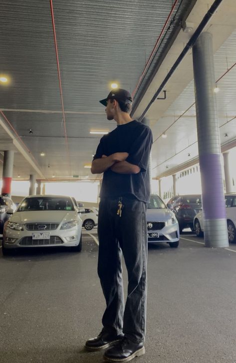 Levi Pants Outfit Men, All Black Vintage Outfit Men, Black Docs Outfits Men, Classy Skater Outfit Men, Minimalist Skater Style, Outfits With Docs Men, 90s Biker Outfit, Doc Martens 8053 Outfit Men, Low Docs Outfit Men