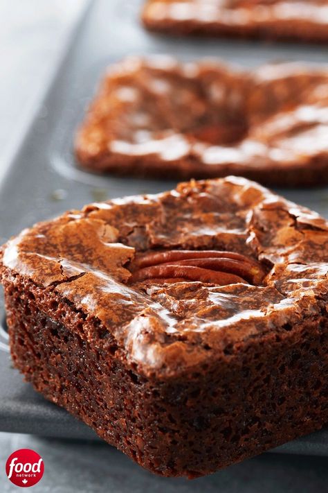 Salted Pecans, Classic Fudge, Anna Olsen, Classic Chocolate Fudge, Brownie Cake Recipe, Yummy Things To Bake, Brownie Bites Recipe, Dessert Squares, Anna Olson