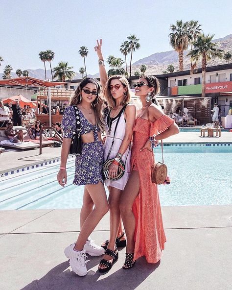 Three’s company 👌🏻 @littleblackboots // Betina maxi @revolve Best Coachella Outfits, Coachella Outfit Ideas, Cochella Outfits, Coachella Vibes, Coachella Looks, Bad Fashion, Coachella Fashion, Coachella Festival, Coachella Outfit