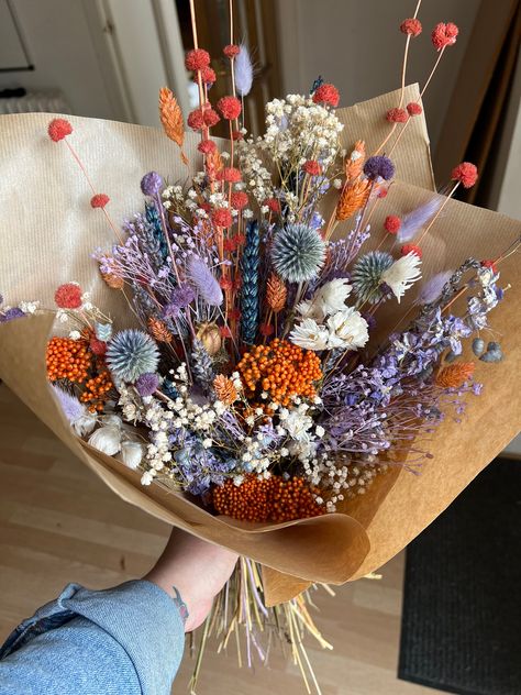 Made to Order Dried Bouquet, Incudes Purples, Lilacs, Oranges, Terracotta, whites and greys   Each bouquet may vary slightly as each one is individually curated but will be in the same style and variety.  Dried flowers are a great gift, sustainable, each bouquet is gift wrapped in brown paper with a Rust coloured Ribbon.   Please allow 7 days for us before posting, if you need is faster than this please get in touch before ordering. Dry Bouquet Wedding, Halloween Theme Bouquet, Rust And Lavender Wedding, Lilac And Terracotta, Purple And Orange Bouquet, Flowers Simple Bouquet, Wedding Florals Fall, Orange Roses Bouquet, Dried Flowers Aesthetic