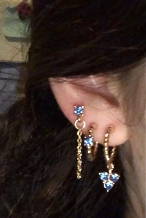 Ear Sets Aesthetic, Piercings Ear Placement, Good Earring Stack, 3 Peircings Earring, Blue Earrings Aesthetic, Earring Setup, Earrings Placement, Multiple Ear Piercings Aesthetic, Piercings Placement