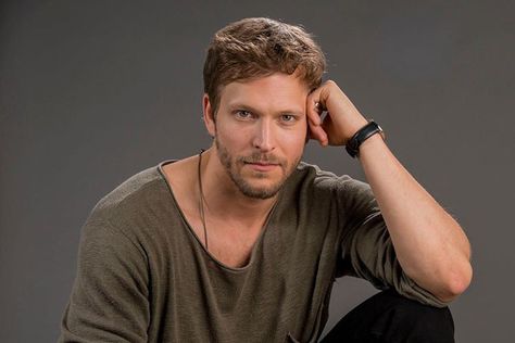 Jon Cor Married: Jon Cor is a famous and talented Canadian actor, who well-recognized actor for his upcoming movie, “Christmas On the Vine”. Talking about his Married life, in 2012 Jon married her long-term relationship girlfriend Tracy Spiridakos. Jon Cor Actor, Canadian Actors, Tracy Spiridakos, Movie Christmas, Date Of Birth, Lost In Space, Martial Artist, Shadow Hunters, First Novel