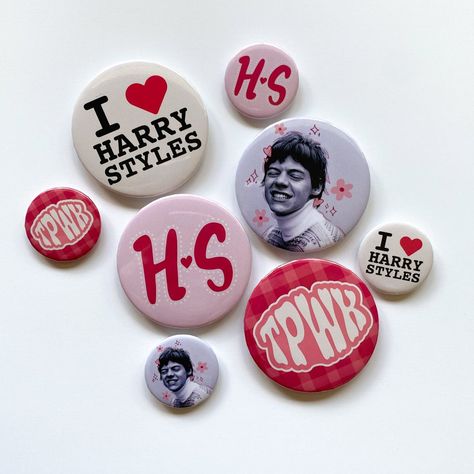 •Measures approximately 1.25” & 2.25" •Made with plastic-backed button•Colors may differ on screen•All buttons are printed and made by me from my home studio, imperfections may occur but I strive to create the best quality items for you! :D Diy Harry Styles Gifts, Harry Styles Inspired Gifts, Harry Styles Bachelorette Party, Harry Styles Crafts, Harry Styles Coded, Harry Styles Gifts, Harry Styles Art, Harry Coded, Hannah Wells