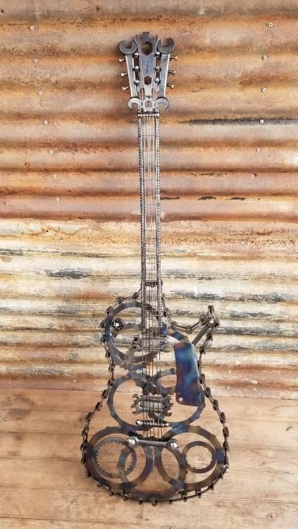 Metal Sculpture Artists, Welded Art, Metal Guitar, Welding Art Projects, Metal Tree Wall Art, Metal Welding, Sculpture Metal, Junk Art, Steel Sculpture