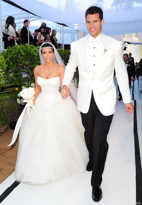 Image Kim Kardashian Wedding Dress Kris, Kardashian Wedding Dress, Kim Kardashian Kris Humphries, Kim Kardashian Engagement Ring, Kim Kardashian Wedding Dress, Kim Kardashian Wedding, Kardashian Wedding, Short Celebrities, Stunning Wedding Photos