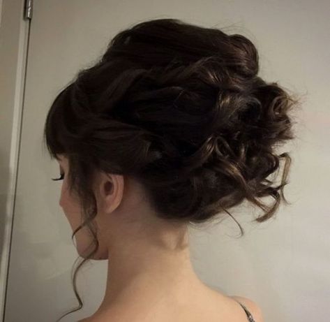 cute voluminous updo for curly hair Updos For Curly Hair, Creative Updos, Voluminous Bun, Messy Updos, Voluminous Updo, Updo With Headband, Hair Updos Tutorials, Prom Hair Updo, Updo Tutorial