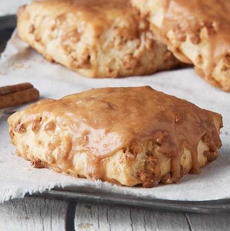 Panera Bread Cinnamon Crunch Scones Cinnamon Scone, Cinnamon Chip Scones, Cinnamon Scones Recipe, Panera Recipes, Icing Glaze, Snacking Cake, Bakery Treats, Cinnamon Crunch, Scone Recipes