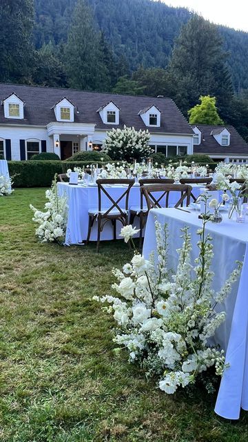 Lilly Bondarenko on Instagram: "My all- inclusive floral package includes us transfering all the ceremony florals that can be moved to your reception space.   ♻️ Repurposing the ceremony florals to reception is a great cost effective way to get more of what you want for your dreamiest wedding reception.   🤍 My favorites are ground arrangements to front of the sweetheart table, by the cake table, bar or even all the table ends if you had a floral meadow at the ceremony or an aisleway full of ground arrangements.   #Luxuryflowers #whiteflowers #arlingtonflorist #weddingflowers #seattleflorist #florist #flowers #roses #bridalflowers #flowermeadow #weddingreception #weddingreceptiondecor #weddingreceptionideas #weddinginspiration #weddingday #delphinium #ranunculus #anemone #whiteanemone #wed Delphinium Table Arrangement, Wedding Ceremony Flowers On Ground, Sweetheart Table Flower Arrangements, Sweetheart Table Flowers, Sophisticated Garden, Ranunculus Wedding, Reception Table Centerpieces, Floral Meadow, Table Flower Arrangements