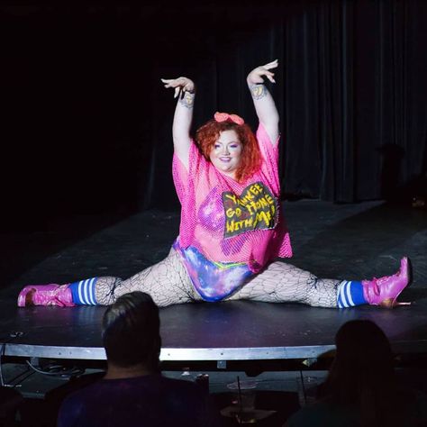 Woman Chronicles Journey To Becoming Plus-Size Dancer After Someone Mistook Her For Burlesque Performer - Comic Sands Plus Size Burlesque, Aerial Skills, Burlesque Performer, Definition Of Beauty, Burlesque Dancer, Old Software, People Reference, Ginger Snaps, Dance Class