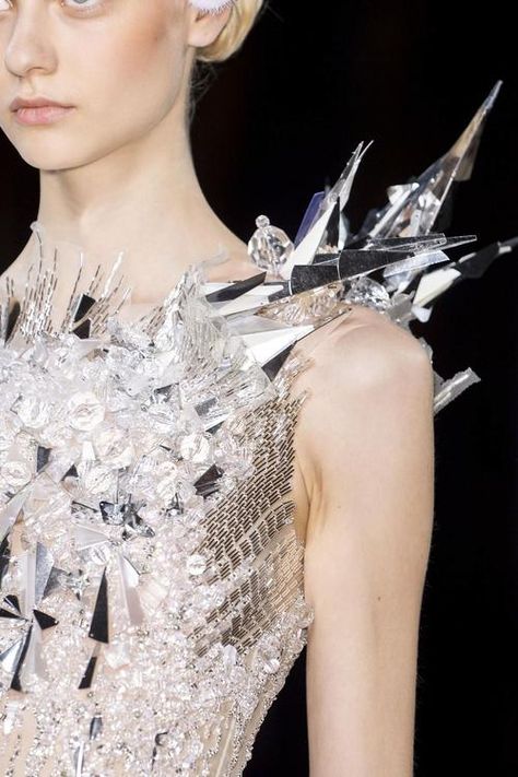 Fluo metalik Detail Couture, Valentin Yudashkin, Miroslava Duma, Ice Princess, Futuristic Fashion, Red Queen, Jenny Packham, Ice Queen, Snow Queen