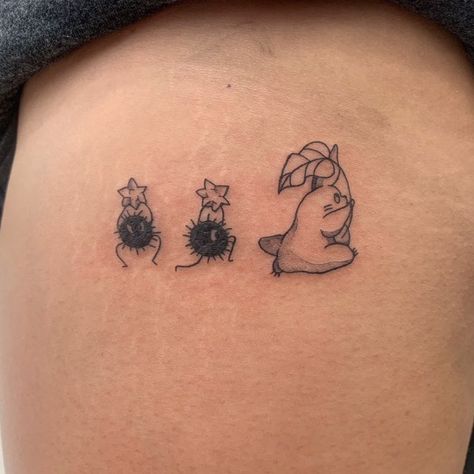 MY NEIGHBOR TOTORO 🍃 TATTED BY @echo.inkz Soho, Union Square, and Williamsburg 11AM-9PM 7 DAYS A/W🕘 WALK-INZ OR BOOK ONLINE..�📕 TATTOOS & PIERCINGS, NO ATTITUDE, NO MISERABLE HOOPS TO JUMP THROUGH....🚫 WALK-INZ WELCOME OR BOOK ONLINE AT ⚔️livebytheswordtattoo.com⚔️ . . . . #animetattoo #totorotattoo #studioghibli #cutetattoo #soho Totoro Walking, My Neighbor Totoro Tattoo, Totoro Tattoo, Plant Tattoos, Running Tattoo, Studio Ghibli Tattoo, Father Tattoos, Ghibli Tattoo, Funky Tattoos