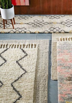 Wool rugs are a great investment. Learn how to maintain them properly so they last a lifetime. How To Wash Rugs, Clean Wool Rug, Wool Sisal Rug, Wool Shag Rug, Cleaning Area Rugs, Diy Wool, Moroccan Style Rug, Rug Ivory, Beige Carpet