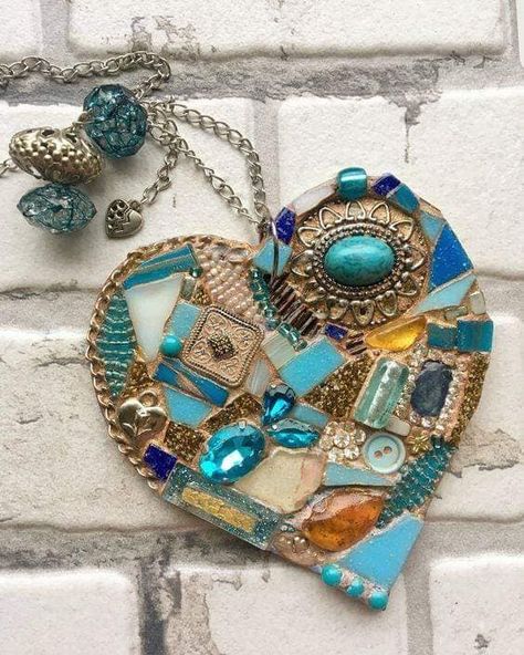 Craft Ideas For Valentines Day, Mixed Media Mosaic, Mosaic Jewelry, Vintage Jewelry Repurposed, Mosaic Garden Art, Mosaic Art Projects, Handmade Jewlery, Vintage Jewelry Crafts, Mosaic Pieces