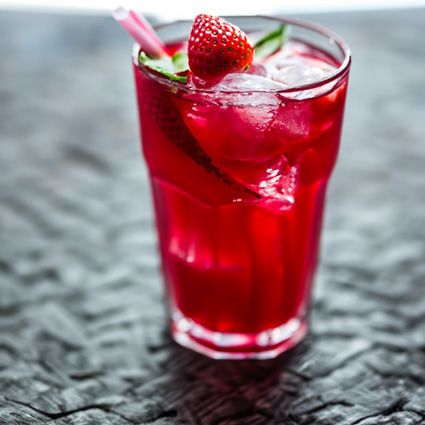 Strawberry Hennessy Drink Recipe, Strawberry Hennessy, Hennessy Cocktails, Hennessy Cognac, Cocktail Recipes At Home, Strawberry Slice, Strawberry Syrup, Cocktail Recipes Easy, Alcohol Drink Recipes