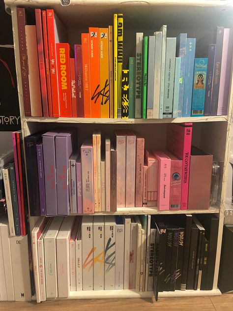 Aesthetic album collection G Idle Room Decor, Itzy Album Collection, Stray Kids Lightstick Aesthetic, Stray Kids Room Decor, Red Velvet Collection, Album Shelf, Kpop Albums Shelf, Kpop Wishlist, Cd Shelves