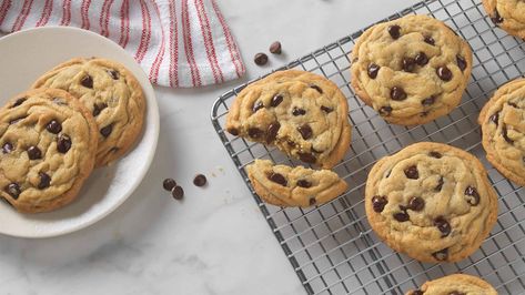 LILY'S Chocolate Chip Cookies Chocolate Strawberry Shortcake, Stock Your Pantry, Best Chocolate Desserts, Cocoa Recipes, Wholesome Snacks, Crunchy Cookies, Dessert Toppings, Baking Essentials, Baked Chips