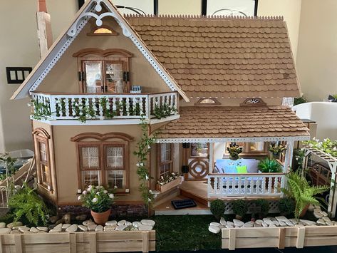 Garfield Dollhouse, Barbie Home, Sylvanian Families House, Cottage Garden Sheds, Real Good Toys, Tiny House Kits, Dollhouse Decorating, Real Barbie, Driftwood Wall Art