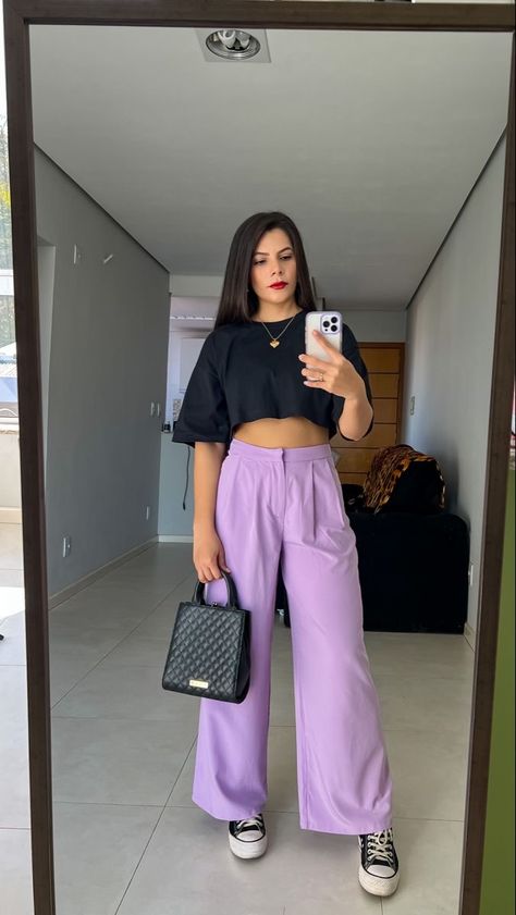 Wide Leg Purple Pants Outfit, Purple Pants Outfit Aesthetic, Purple Cargo Pants Outfit, Purple Trousers Outfit, Purple Jeans Outfit, Purple Pants Outfit, Looks Com Short, Casual Oufits, Dress Pants Outfits