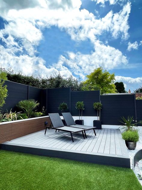 Composite Fencing in Charcoal and Composite Decking in Light Grey Back Garden Landscaping, Small Garden Fence, Garden Transformation, Front Yard Patio, Composite Fencing, Small Garden Landscape, Garden Tiles, Patio Deck Designs, Back Garden Design