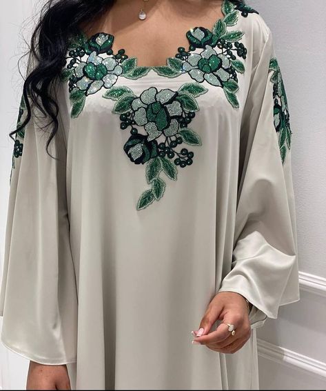 Jalabia Styles, Elegant Outfit Classy, Mode Turban, Designer Kurti Patterns, Moroccan Fashion, Stylish Short Dresses, Fashion Corner, Stylish Summer Outfits, Simple Pakistani Dresses