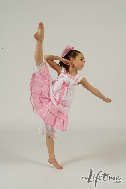 Dance Moms Group Dances, Maddie And Mackenzie Ziegler, Dance Moms Costumes, Dance Moms Maddie, Dance Moms Season, Maddie Mackenzie, Dance Moms Cast, Maddie And Kenzie, Dance Moms Pictures