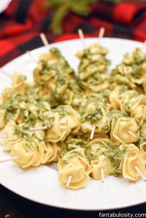 Cheese tortellini skewers with pesto. Perfect appetizer for cocktail party. Favorite Things Party Ideas - How to Host Favorite Things Party fantabulosity.com Favorite Things Party Ideas, Cocktail Party Appetizers, Tortellini Skewers, Christmas Cocktail Party, Favorite Things Party, Cocktail Party Food, Cocktail Appetizers, Healthy Recipes Easy Snacks, Cold Appetizers