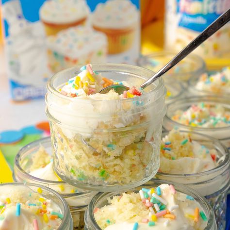 Mini Funfetti Dessert Cakes Dessert Parfaits, Cake Shooters, Dessert Shooters, Dessert Shots, Parfait Desserts, Dessert Cakes, Mini Bundt, Pillsbury Recipes, Mini Bundt Cakes