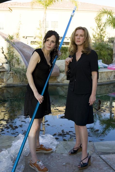 xx Weeds Tv Show, Nancy Botwin, Elizabeth Perkins, Mary Louise Parker, Great Tv Shows, Strong Female, Tv Programmes, Best Tv, Fashion Company