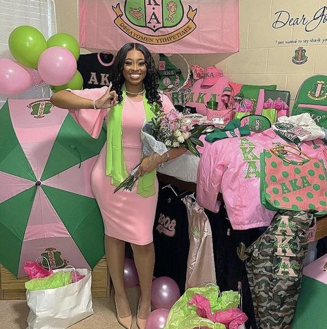 Aka Apparel, Sorority Photoshoot, Sorority Room, Graduation Outfit College, Alpha Kappa Alpha Sorority Paraphernalia, Aka Sorority Gifts, Alt Fits, Skee Wee, Aka Sorority