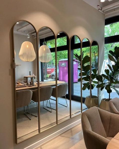 Dinning Room Mirror, Simple Elegant Aesthetic, Dining Room Mirror Wall, Room Mirror Ideas, Home Bar Ideas, Mirror Dining Room, Home Hall Design, تصميم للمنزل العصري, House Design Pictures