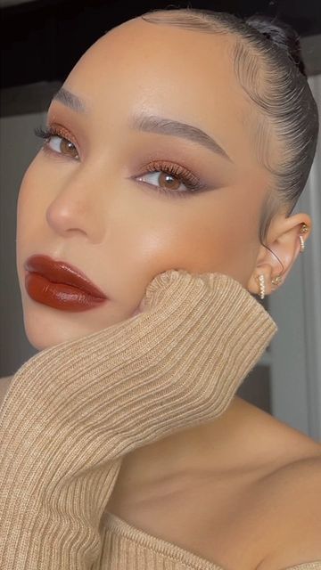 ALISSA on Instagram: "3 thanksgiving lip combos for you guys 🥰 1. @rimmellondonus cappuccino liner @r.e.m.beauty leave a message 2. @maybelline totally toffee @fentybeauty lemon lava 3. @patmcgrathreal deep dive liner @armanibeauty 209 lip maestro #lipcombo #thanksgiving #holidaymakeup" Lip Combos, R E M Beauty, Make Up Inspo, Holiday Makeup, M Beauty, Toffee, Cappuccino, Maybelline, Makeup Looks