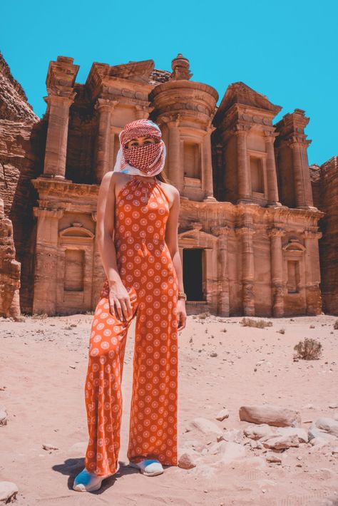 Egypt Outfits, Desert Outfit, Tourist Outfit, City Of Petra, Jordan Travel, Jordan Outfit, Desert Travel, Petra Jordan, Outfit For Travel