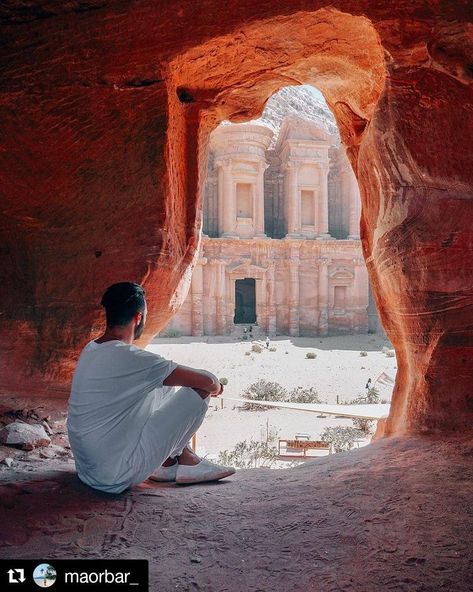 Visita Jordania (@visitajordania) • Instagram-foto's en -video's A Thousand Suns, Jordan Country, Desert Photoshoot, Dubai Desert Safari, Jordan Photos, Turkey Photos, Jordan Travel, Desert Travel, Petra Jordan