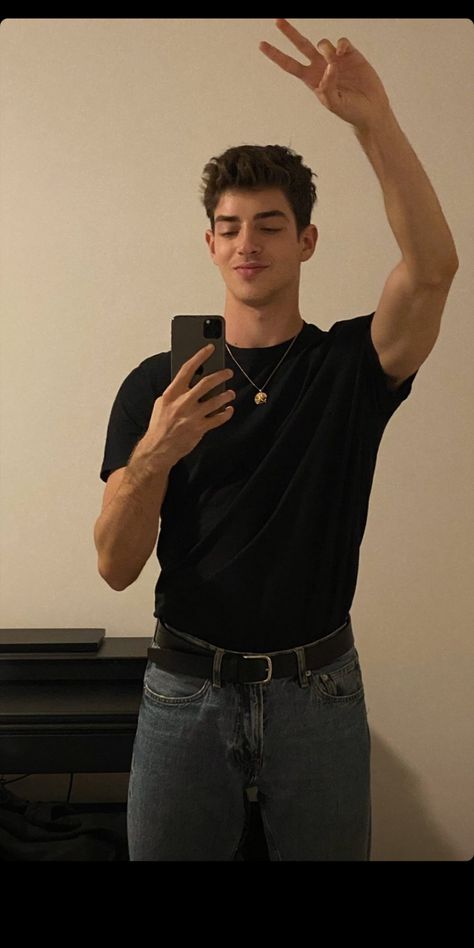 Spiegel Selfie, Masculine Outfits, Black Outfit Men, Men Photography, Street Style Outfits Men, Ootd Men, Mens Outfit Inspiration, Cool Outfits For Men, Photography Poses For Men