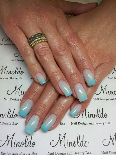 Beachy aqua blue ombre nails Dip Powder Nails For Beach, White Nails With Turquoise Tips, Beach Mani Pedi Ideas, Tiffany Blue Ombre Nails, Aqua Beach Nails, Turquoise Ombré Nails, Beach Nails By Skin Tone Range, Nails For Cruise 2023, Ocean Ombre Nails