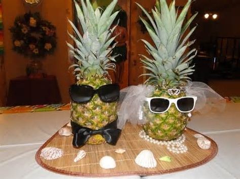 Super cute!! Luau Centerpieces, Hawaiian Bridal Shower, Luau Bridal Shower, Pineapple Centerpiece, Beach Bridal Showers, Luau Wedding, Tropical Bridal Showers, Tropical Bridal, Fiesta Tropical