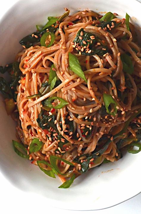 Soba Recipes, Spicy Soba Noodles, Korean Noodle Recipes, Spicy Korean Noodles, Soba Recipe, Easy Asian Noodle Recipes, Easy Asian Noodles, Chicken Cucumber, Garlic Noodles Recipe