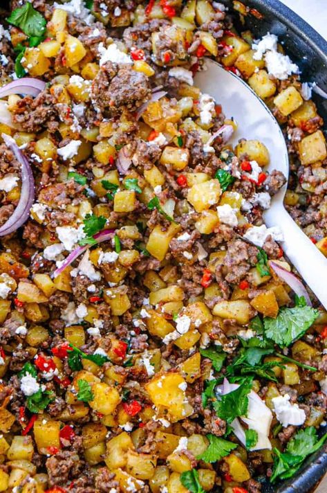 Beef and Potato Hash with Red Pepper and Feta - Cristina's Kitchen Ground Beef Peppers Recipe, Romanian Dishes, Stocked Pantry, Beef Hash, Healthy Beef, Potato Hash, Beef And Potatoes, Eating Fast, Peppers Recipes