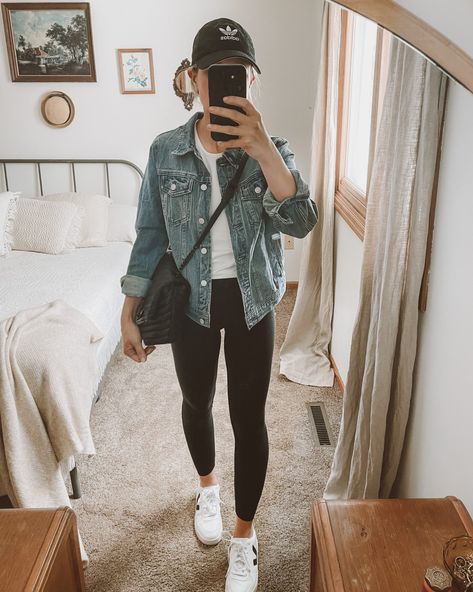 Soft, Comfy Athleisure Outfits that are Perfect for a Stay at Home Lifestyle - Mom Outfits Athleisure, Outfits For Stay At Home Moms, Stay At Home Mom Outfits 2023, Comfy Stay At Home Mom Outfits, Athleisure Outfits 2023, Mom Athleisure Style, Athleisure 2023, Sahm Style, Athleisure Outfits For Work