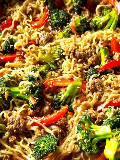 Ground Beef Ramen, Beef And Broccoli Ramen, Broccoli Ramen, Ramen Burger, Ground Beef And Broccoli, Teriyaki Chicken Stir Fry, Cheeseburger Pasta, Bread Sauce, Ranch Recipe